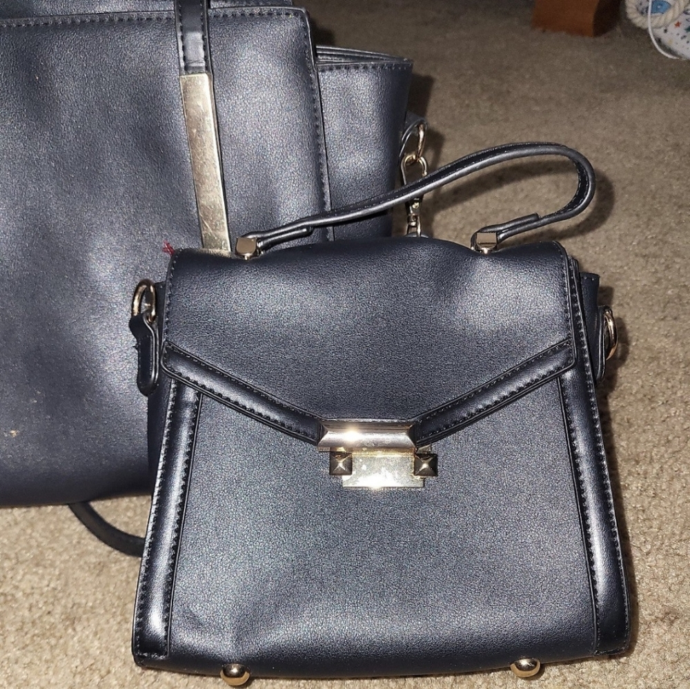 Black purses - Picture 2 of 6